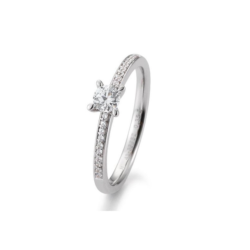Bague solitaire avec diamant central