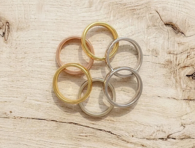 Six anneaux entrelacés en or et argent